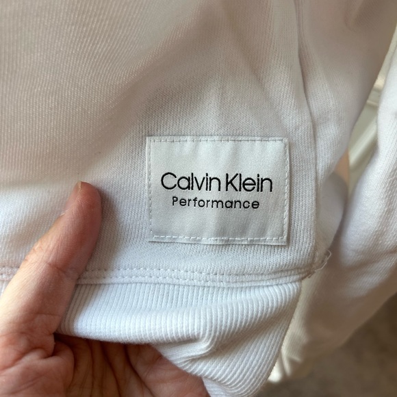 Great Calvin Klein sweater has on back small dot see picture. Fits Adult S - Picture 2 of 4
